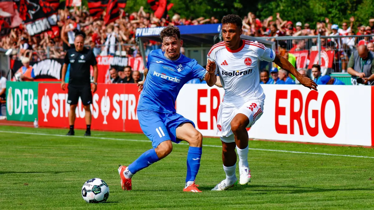 DFB Pokal FV Illertissen - 1.FC Nürnberg 16.08.2025: DFB Pokal FV Illertissen - 1.FC Nürnberg 16.08.2025 Im Zweikampf Henri Koudossou 1.FC Nürnberg, 8 und Marco Gölz FV Illertissen, 11 DFB Pokal: FV Illertissen - 1.FC Nürnberg am 16.08.2025 im Vöhlinstadion in Illertissen DFB REGULATION PROHIBIT ANY USE OF PHOTOGRAPHS AS IMAGE SEQUENCES AND/OR QUASI VIDEO. *** DFB Pokal FV Illertissen 1 FC Nürnberg 16 08 2025 In a duel Henri Koudossou 1 FC Nürnberg, 8 and Marco Gölz FV Illertissen, 11 DFB Pokal FV Illertissen 1 FC Nürnberg on 16 08 2025 at the Vöhlinstadion in Illertissen DFB REGULATION PROHIBIT ANY USE OF PHOTOGRAPHS AS IMAGE SEQUENCES AND OR QUASI VIDEO Copyright: xBEAUTIFULxSPORTS/Eimertenbrinkx
