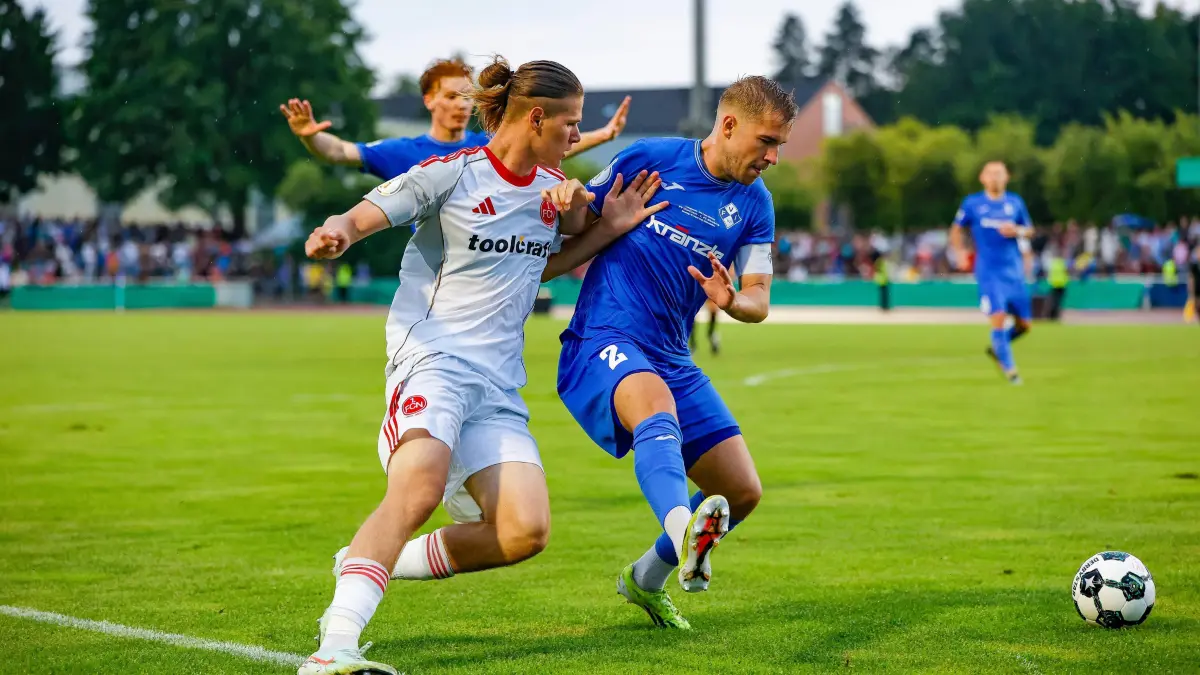 DFB Pokal FV Illertissen - 1.FC Nürnberg 16.08.2025: DFB Pokal FV Illertissen - 1.FC Nürnberg 16.08.2025 Im Zweikampf Artem Stepanov 1.FC Nürnberg, 11 und Max Zeller FV Illertissen, 2 DFB Pokal: FV Illertissen - 1.FC Nürnberg am 16.08.2025 im Vöhlinstadion in Illertissen DFB REGULATION PROHIBIT ANY USE OF PHOTOGRAPHS AS IMAGE SEQUENCES AND/OR QUASI VIDEO. *** DFB Pokal FV Illertissen 1 FC Nürnberg 16 08 2025 In a duel Artem Stepanov 1 FC Nürnberg, 11 and Max Zeller FV Illertissen, 2 DFB Pokal FV Illertissen 1 FC Nürnberg on 16 08 2025 at the Vöhlinstadion in Illertissen DFB REGULATION PROHIBIT ANY USE OF PHOTOGRAPHS AS IMAGE SEQUENCES AND OR QUASI VIDEO Copyright: xBEAUTIFULxSPORTS/Eimertenbrinkx