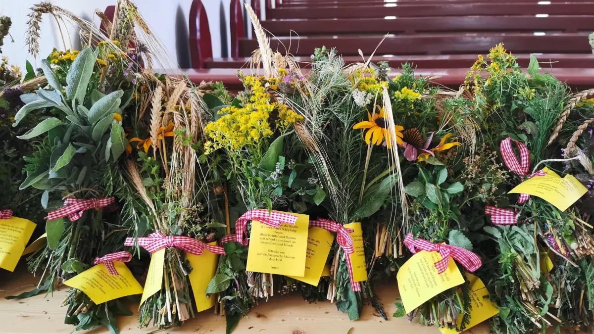 Die Kräutersträuße wurden im Gottesdienst an Maria Himmelfahrt geweiht.