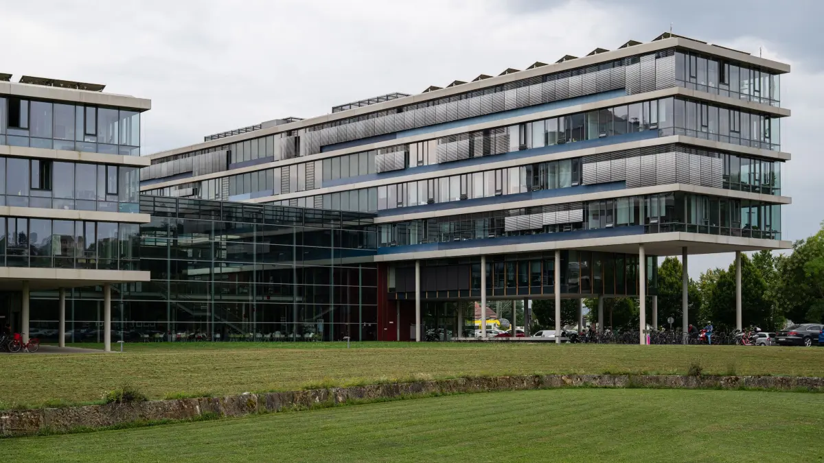 Landratsamt Tübingen, Behörde, Behördenzentrum Mühlbachäcker, Kreistag, KFZ-Zulassungsstelle