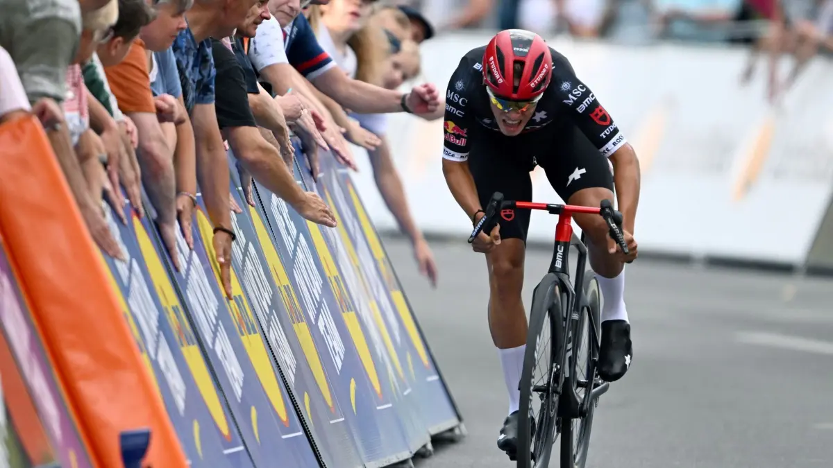 Deutschland Tour: 20.08.2025, Nordrhein-Westfalen, Essen: Radsport, Deutschland Tour, Essen (3,10 km), Prolog (Einzelzeitfahren), Marius Mayrhofer aus Deutschland vom Team Tudor Pro Cycling fährt ins Ziel ein. Foto: Federico Gambarini/dpa +++ dpa-Bildfunk +++