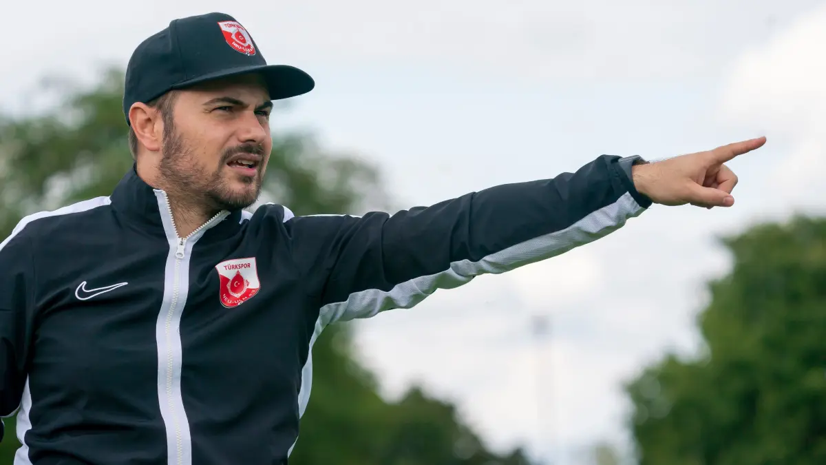 Türkspor Neu-Ulm gegen TSV Buch, Fußball, Landesliga, Trainer Florian Peruzzi