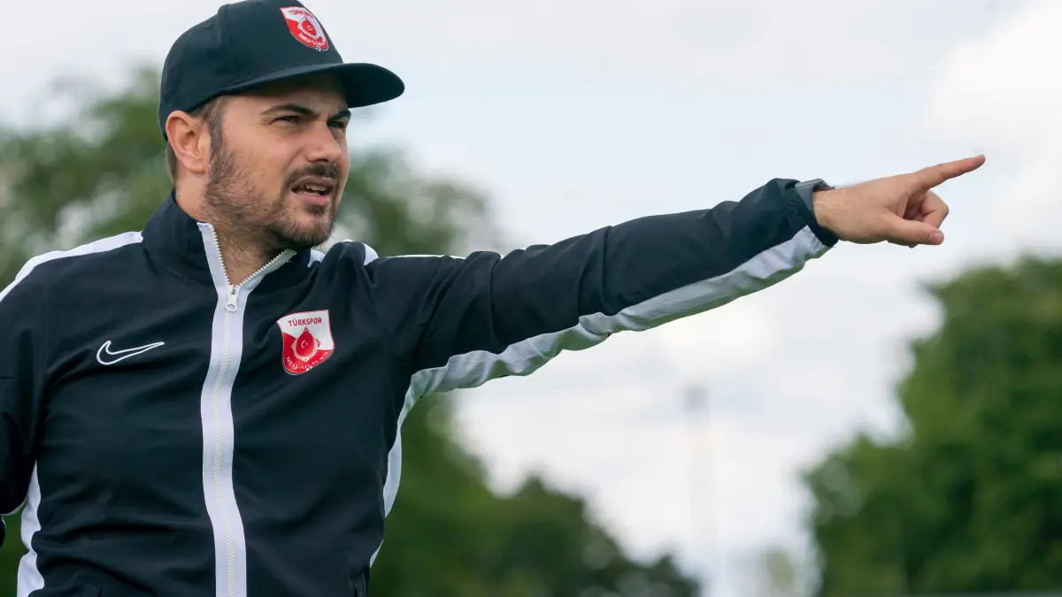 Türkspor Neu-Ulm gegen TSV Buch, Fußball, Landesliga, Trainer Florian Peruzzi