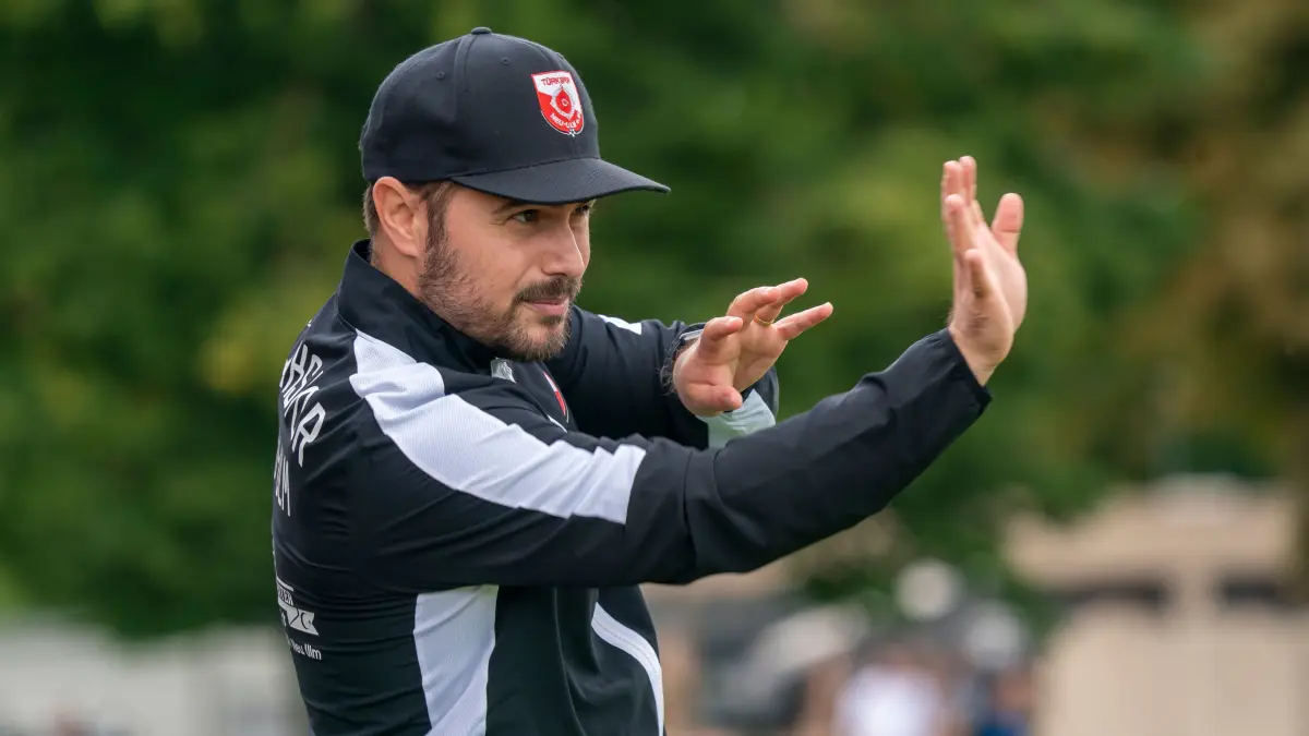 Türkspor Neu-Ulm gegen TSV Buch, Fußball, Landesliga, Trainer Florian Peruzzi