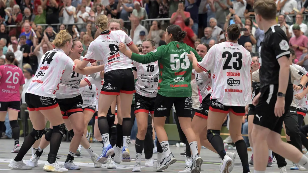 TG Nuertingen vs. TusSies Metzingen, Handball, DHB-Pokal, 1.Runde, Saison 2025/2026, 24.08.2025: pure Freude bei der TG Nuertingen zum erreichen der 2.Runde im DHB Pokal
TG Nuertingen vs. TusSies Metzingen, Handball, DHB-Pokal, 1.Runde, Saison 2025/2026, 24.08.2025
Foto: Eibner-Pressefoto/Tobias Baur