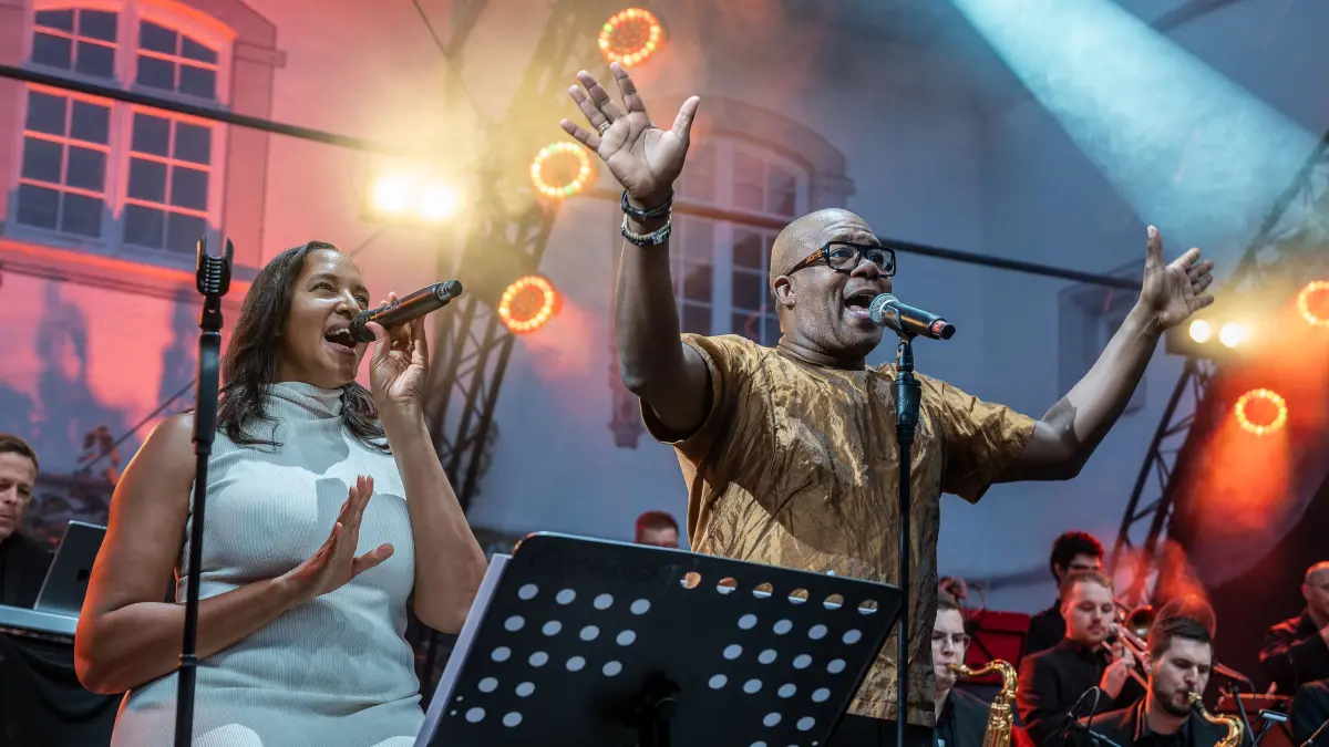 Lumberjack Bigband mit Cassandra Steen & David Whitley "Unter die Haut", Staufer-Festspiele, auf Schloss Filseck, Schlosshof
