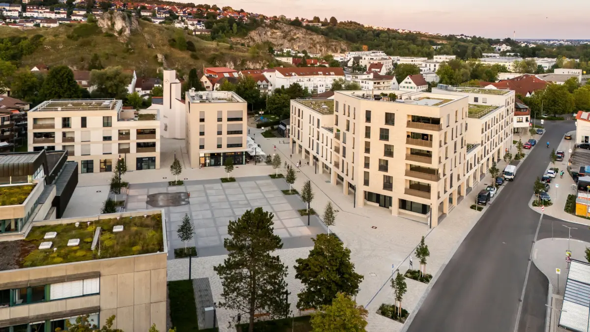 Blaustein Bahnhofgelände Hummelstraße Bahnübergangs in der Blausteiner Hummesltraße hätte dieses Jahr beginnen sollen. Tut es ab er nicht. Neue Blausteiner Mitte