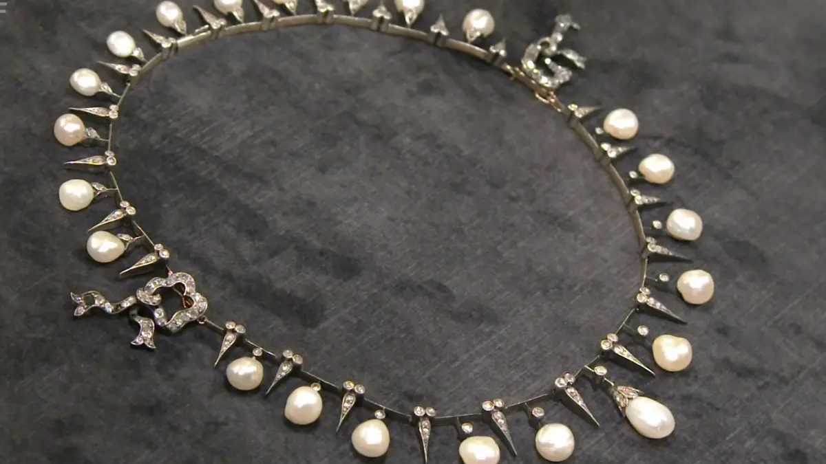 Collier mit Verwandlungskunst