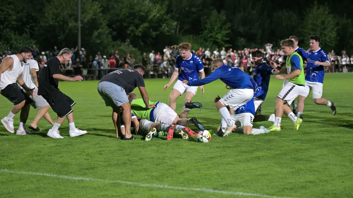 Grenzenloser VfL-Jubel nach dem Pokalsieg gegen den SSV. Über den kommenden Heimrecht-Tausch ist man weniger begeistert.