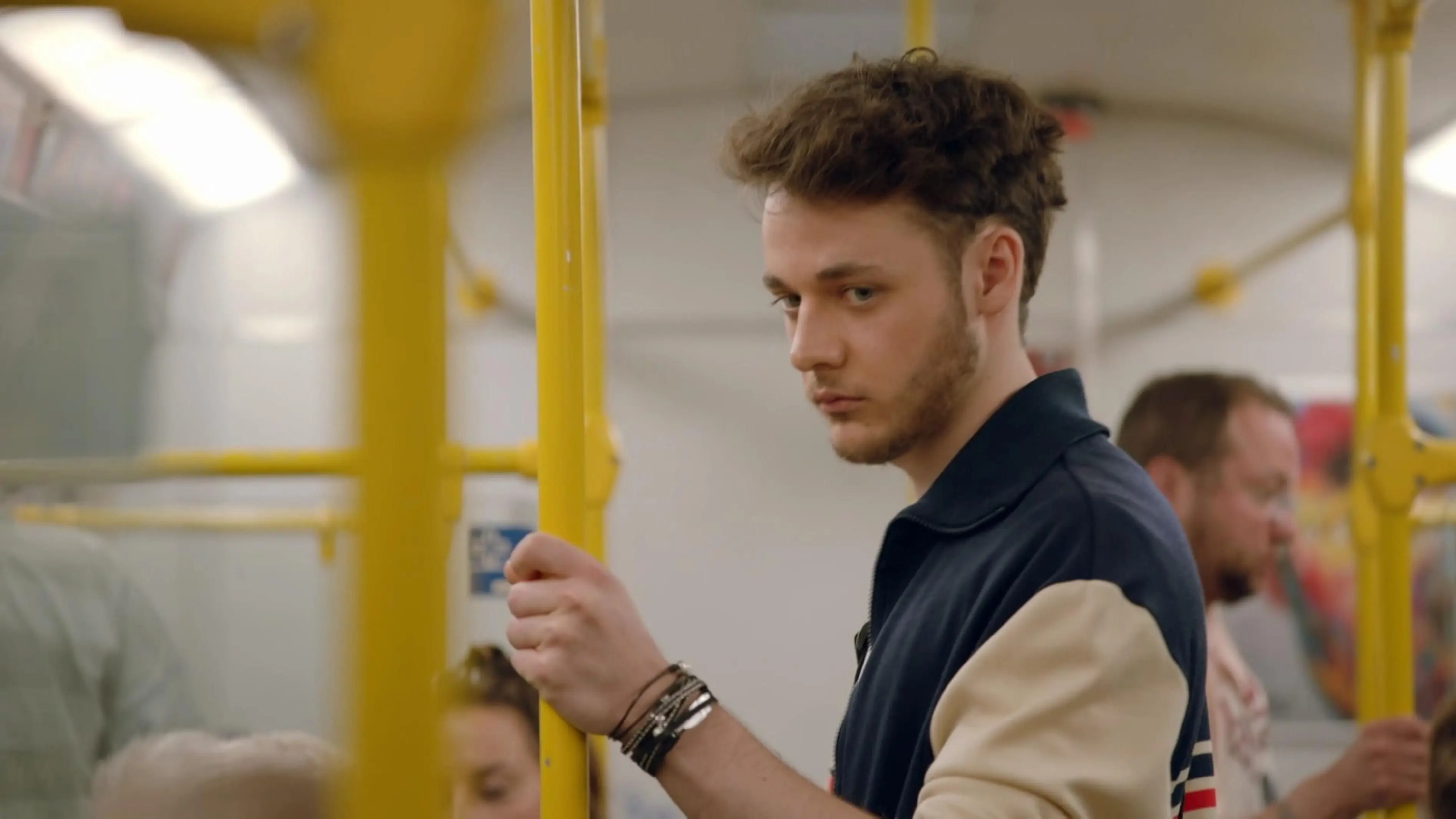 Robin (Fabian Hanis) ist neu in Berlin.