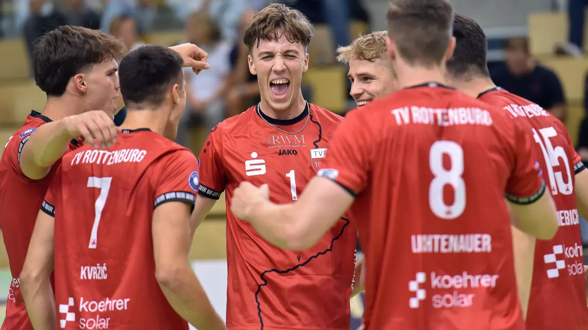 TV Rottenburg vs. TSV Jona, Volleyball, Vorbereitungsturnier, Pizza+Pasta-Cup, Saison 2025/2025, 30.08.2026: Freude ueber Punktgewinn, in der Mitte Dominik Marjanovic (TV Rottenburg, #01)
TV Rottenburg vs. TSV Jona, Volleyball, Vorbereitungsturnier, Pizza+Pasta-Cup, Saison 2025/2025, 30.08.2026,
Foto: Eibner-Pressefoto/Ralph Kunze