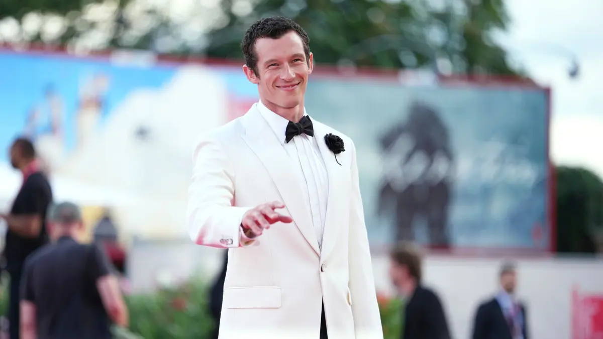 Internationale Filmfestspiele Venedig: 30.08.2025, Italien, Venedig: Callum Turner posiert für Fotografen auf dem roten Teppich für den Film "Frankenstein" während der 82. Ausgabe der Filmfestspiele von Venedig . Foto: Scott A Garfitt/Invision/AP/dpa +++ dpa-Bildfunk +++