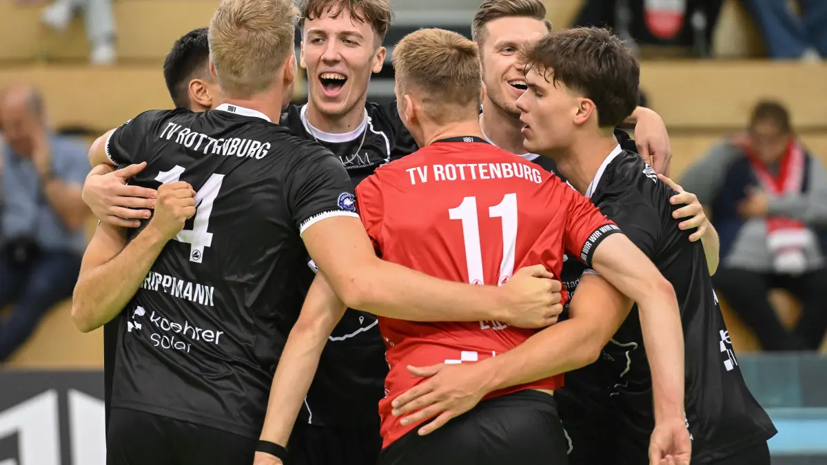 TV Rottenburg vs. TSV Haching, Volleyball, Vorbereitungsturnier, Pizza+Pasta-Cup, Saison 2025/2025, 30.08.2026: Freude, Jubel, in der Mitte Dominik Marjanovic (TV Rottenburg, #01)
TV Rottenburg vs. TSV Haching, Volleyball, Vorbereitungsturnier, Pizza+Pasta-Cup, Saison 2025/2025, 30.08.2026,
Foto: Eibner-Pressefoto/Ralph Kunze
