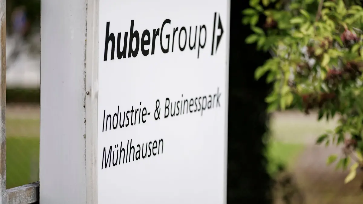 Huber Group in Mühlhausen im Täle meldet Insolvenz an.: Firmenschild der Huber Group die ihren Hauptsitz hier im Industrie- und Businesspark 213 in Mühlhausen im Täle hat und Insolvenz angemeldet hat.