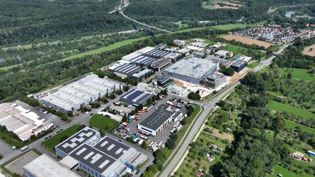 Bei der Firma Cellforce im Industriegebiet Reutlingen-Kirchentellinsfurt gehen die Lichter aus.
Luftbild: Manfred Grohe