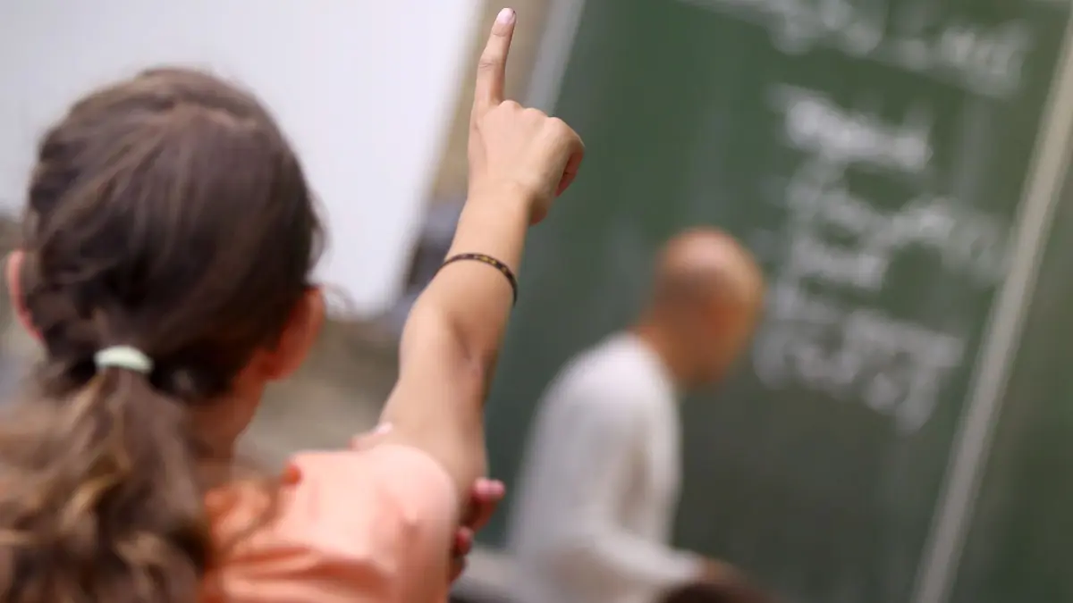 ARCHIV - Die Grundschulen geben für jedes Kind Empfehlungen. Dabei schauen die Pädagogen unter anderem auch auf die Eigeninitiative. (zu dpa: «Welche Schule nach der Grundschule? So gelingt der Wechsel») Foto: Daniel Karmann/dpa - Honorarfrei nur für Bezieher des dpa-Themendienstes +++ dpa-Themendienst +++