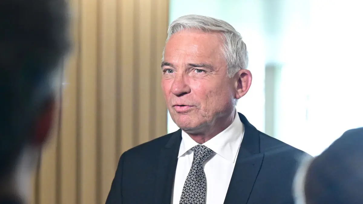 14.05.2025, Baden-Württemberg, Stuttgart: Thomas Strobl (CDU), Innenminister von Baden-Württemberg, gibt im Landtag ein Statement ab zu mutmaßlichen Agenten, die zuvor festgenommen wurden. Foto: Bernd Weißbrod/dpa +++ dpa-Bildfunk +++