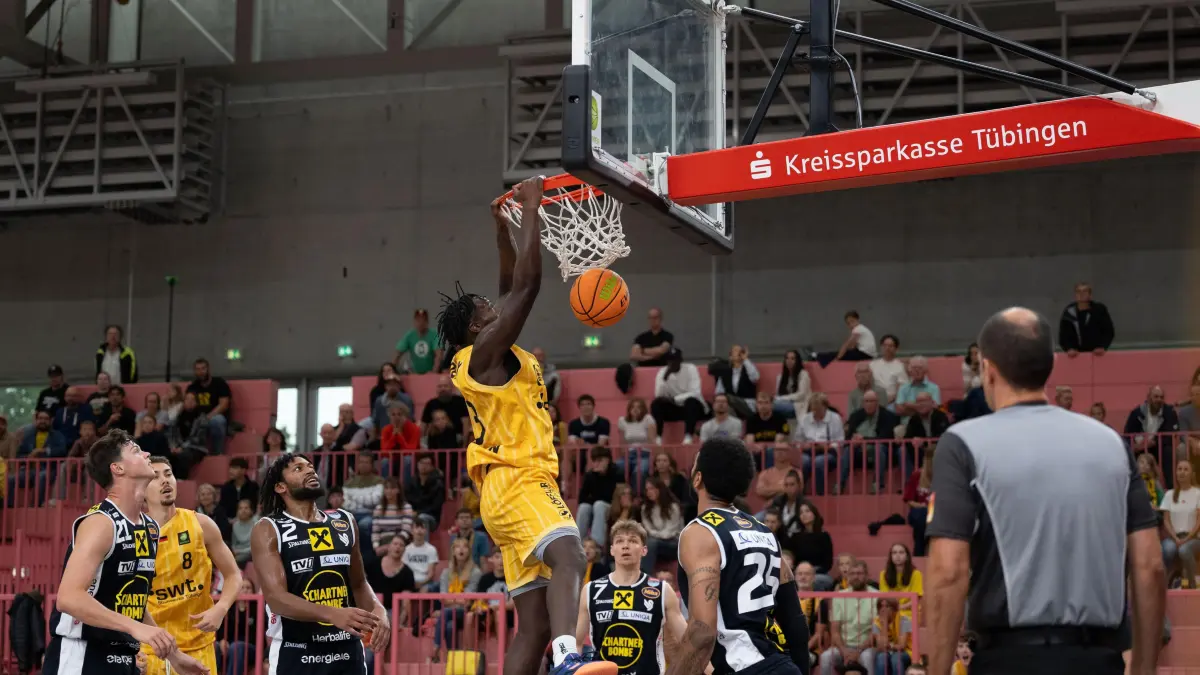 GER, Tigers Tuebingen vs. Basket Swans Gmunden, Basketball, Herren, Vorbereitung 2. Barmer Basketball Bundesliga, Testspiel, Spielzeit 2025/2026, 14.09.2025: Melkisedek Moreaux (Tigers Tuebingen #23) Korbwurf, Korb.
GER, Tigers Tuebingen vs. Basket Swans Gmunden, Basketball, Herren, Vorbereitung 2. Barmer Basketball Bundesliga, Testspiel, Spielzeit 2025/2026, 14.09.2025,
Foto: Eibner-Pressefoto/Wolfgang Frank