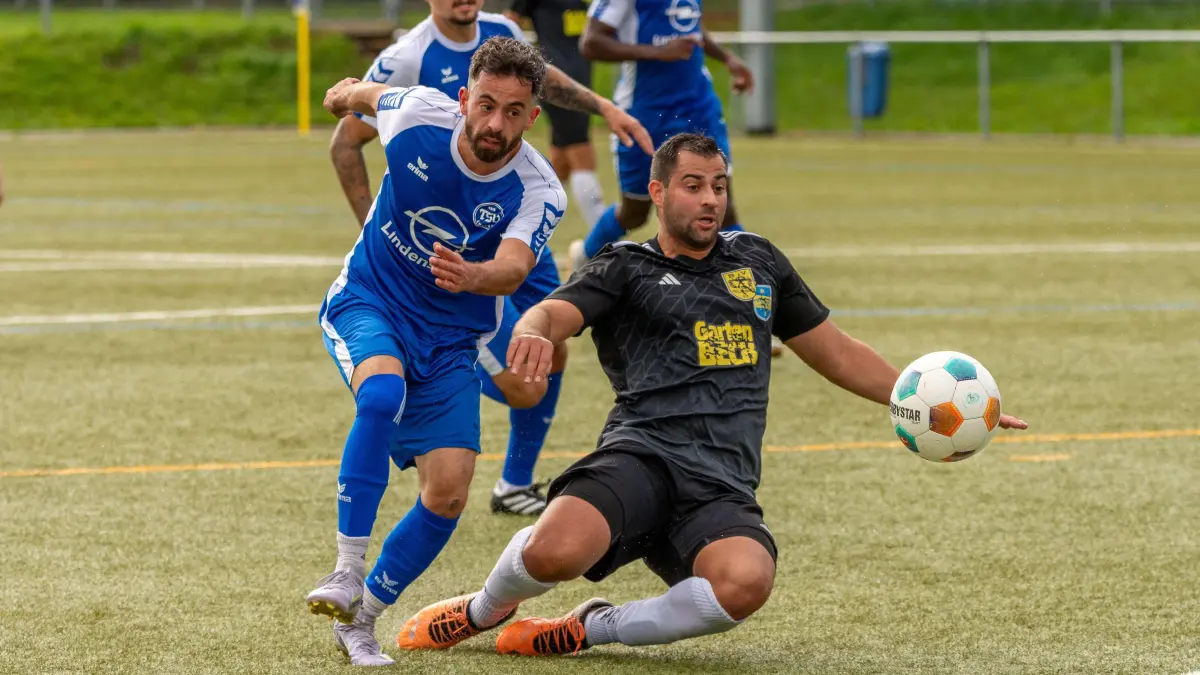 TSV Lustnau I vs. SGM Poltringen/Pfäffingen I, Fussball, Kreisliga A3, Spieltag 5, 2025/2026, 14.09.2025, Foto: Eibner-Pressefoto/Manuel Flierl: Onur Kececi (TSV Lustnau I, #07) Maik Mozer (SGM Poltringen/Pfäffingen I, #31), TSV Lustnau I vs. SGM Poltringen/Pfäffingen I, Fussball, Kreisliga A3, Spieltag 5, 2025/2026, 14.09.2025, Foto: Eibner-Pressefoto/Manuel Flierl