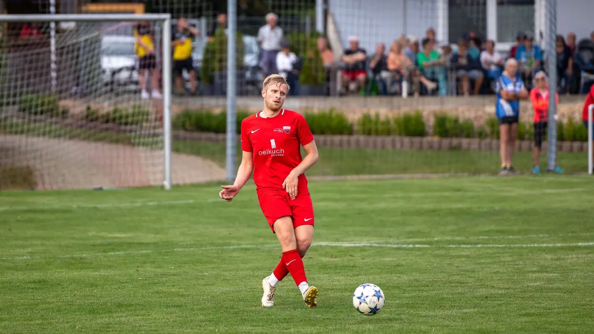 Sebastian Dahlke vom TSV Harthausen/Scher trennte sich im Zollern-Derby der Landesliga (3) mit einem 2:2 von Verbandsligaaufsteiger TSG Balingen II.