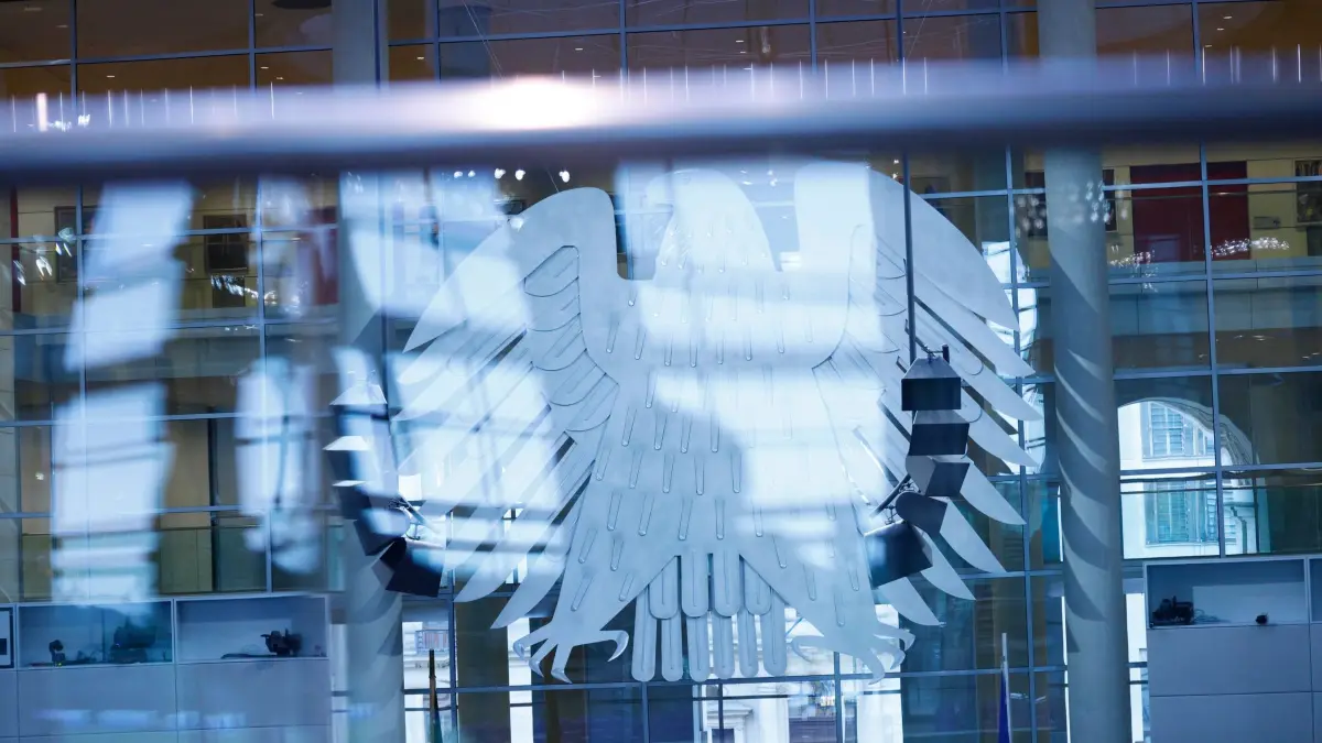 Bundestag: 18.09.2025, Berlin: Die Abgeordneten nehmen an der 25. Plenarsitzung der 21. Legislaturperiode im Deutschen Bundestag teil. In der sogenannten Haushaltswoche des Bundestages geht das Parlament die Einzeletats der Ministerien für den Bundeshaushalt 2025 durch. Foto: Carsten Koall/dpa +++ dpa-Bildfunk +++