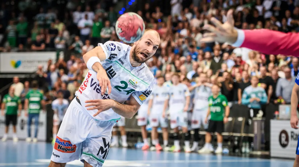 GER, TVB 1898 Stuttgart - Frisch Auf! Goeppingen, DAIKIN HBL, Handball, Bundesliga, 5. Spieltag, Spielzeit 2025/2026, 18.09.2025: Marcel Schiller (Frisch auf! Goeppingen, #24) - Sieben-Meter zum Schlusstreffer / GER, TVB 1898 Stuttgart - Frisch Auf! Goeppingen, DAIKIN HBL, Handball, Bundesliga, 5. Spieltag, Spielzeit 2025/2026, 18.09.2025
Foto: Eibner-Pressefoto/Sandy Dinkelacker