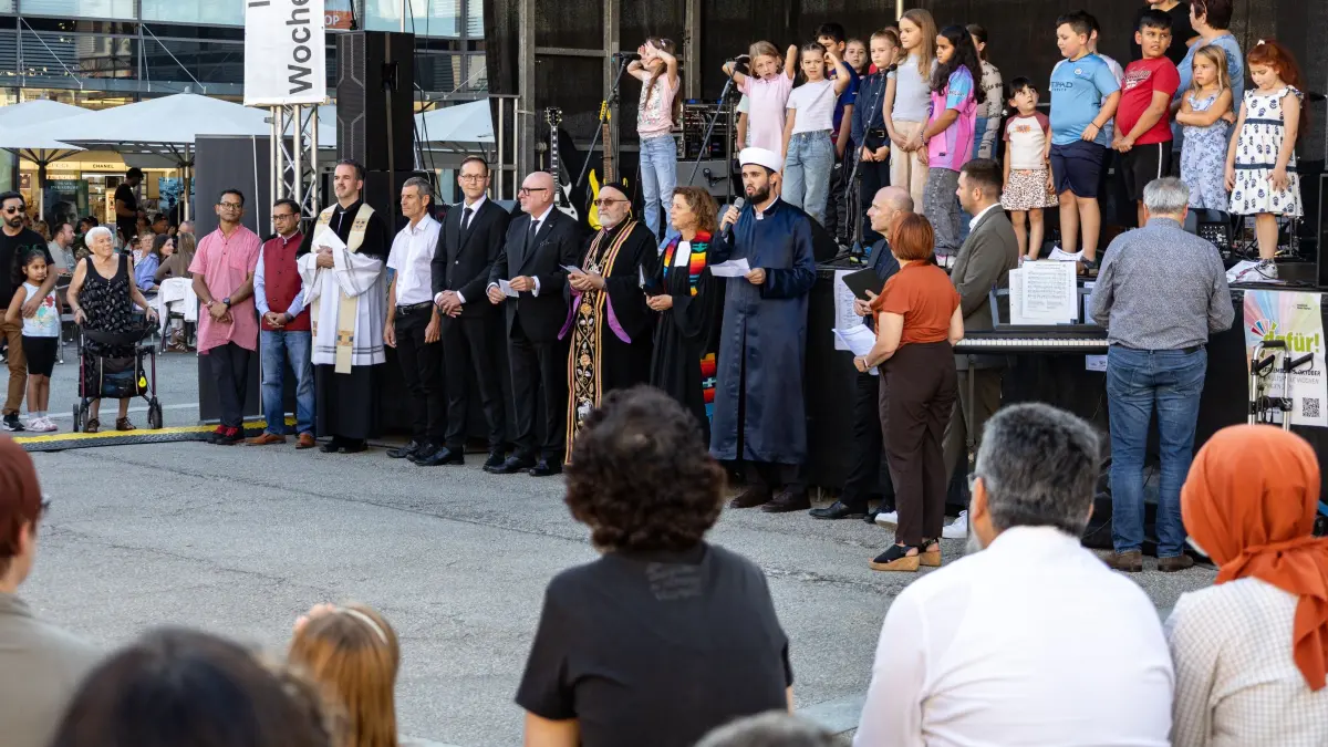Göppingen Marktplatz multireligiöse Feier Beginn Interkulturelle Wochen