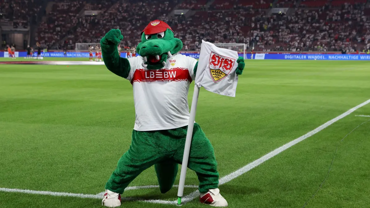 BAU // Stuttgart , Bundesliga Fußball VfB Stuttgart vs. FC St. Pauli, Maskottchen Fritzle (VfB)
Gemäß den Vorgaben der DFL Deutschen Fußball Liga ist es untersagt, in dem Stadion und/oder vom Spiel angefertigte Fotoaufnahmen in Form von Sequenzbildern und/oder videoähnlichen Fotostrecken zu verwerten bzw. verwerten zu lassen.