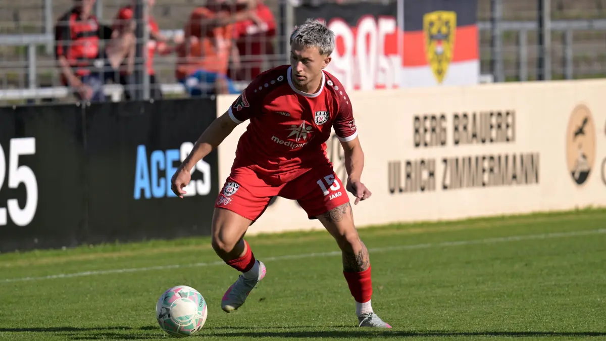 Fussball OL | SSV Reutlingen vs. FSV 08 Bietigheim-Bissingen: Fussball OL | SSV Reutlingen (rot) vs. FSV 08 Bietigheim-Bissingen (weiss/blau) // 2025-09-20 // Foto: Joachim Baur // #15 Noah-Elias Maurer (SSV Reutlingen)