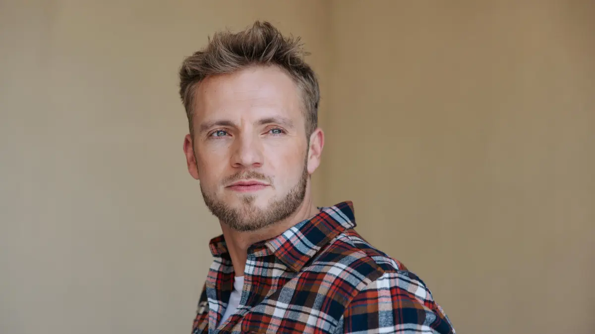 Paul (Niklas Osterloh) hat es Vanessa mächtig angetan.