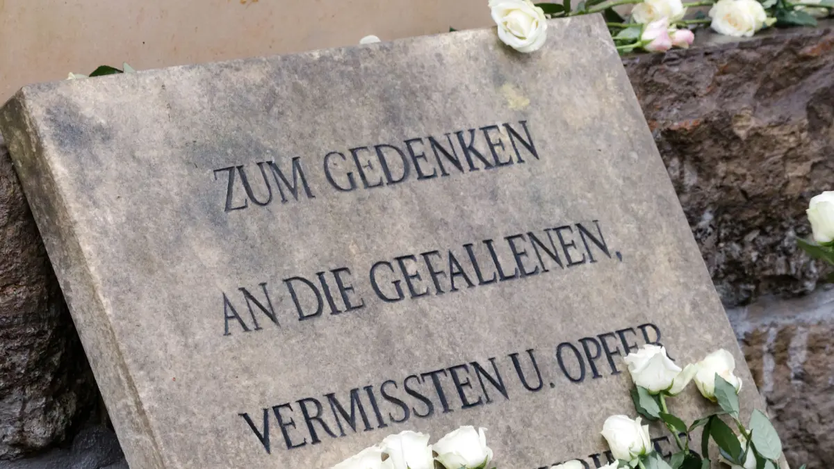 Am 16. November ist Volkstrauertag. Welche Verbote es am stillen Feiertag in NRW gibt, erfahrt ihr hier.