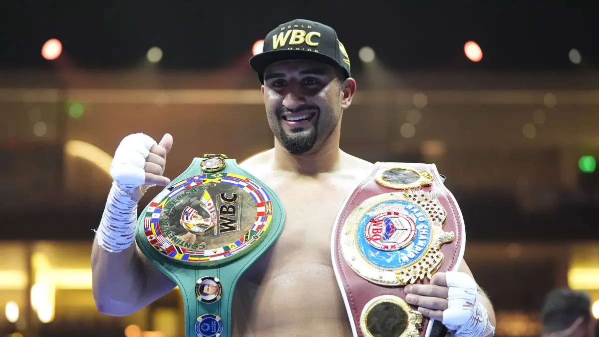 Agit Kabayel: ARCHIV - 18.05.2024, Großbritannien, Saudi-Arabien: Boxen: WM, Schwergewicht, Kingdom Arena. Der deutsche Boxer Agit Kabayel feiert seinen Sieg über den Kubaner Sanchez. (zu dpa: «Bericht: Schwergewichtler Kabayel boxt bald in Deutschland») Foto: Nick Potts/PA Wire/dpa +++ dpa-Bildfunk +++