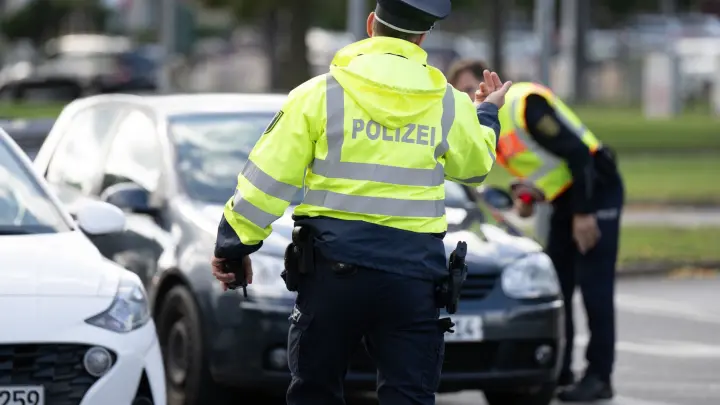 Register nach Foto durchsucht – Wenn Polizisten Frauen nachspionieren