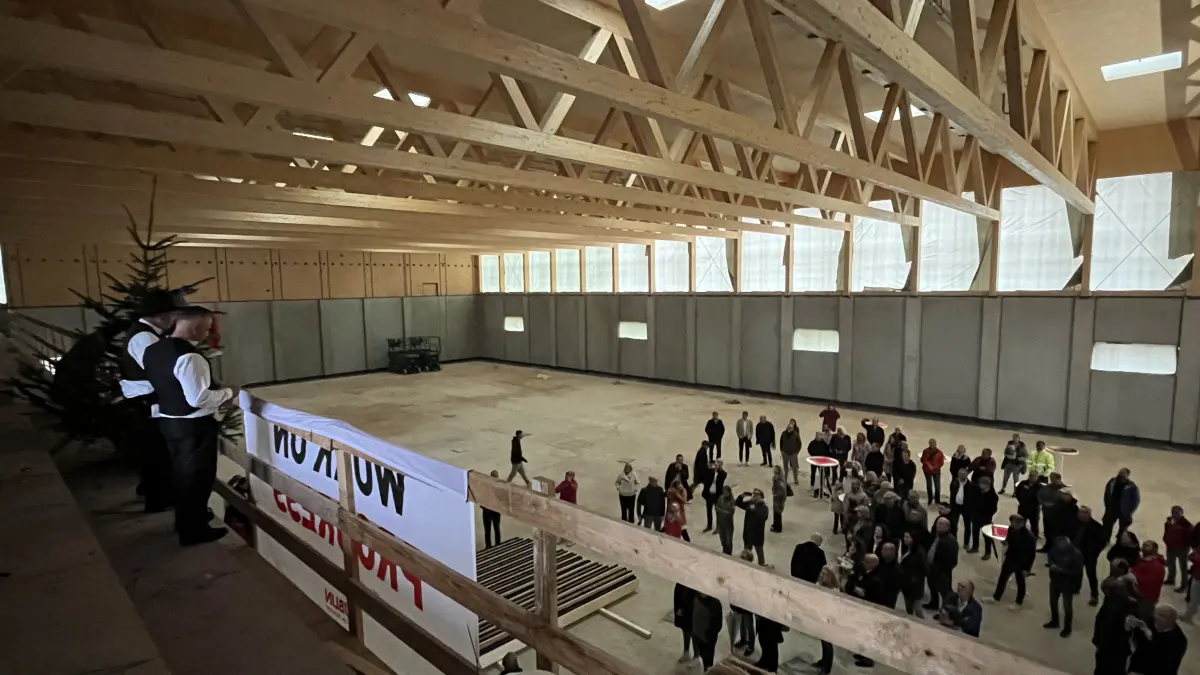 Richtfest neue Sporthalle im Kreuzerfeld in Rottenburg, Martha und Wilfried Ensinger-Halle