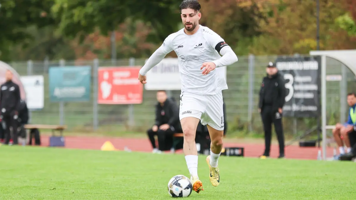 TSV Bad Boll - 1. FC Eislingen: TSV Bad Boll - 1. FC Eislingen
Baran Ates (10) der den einzigen Treffer des Spiels erzielte.