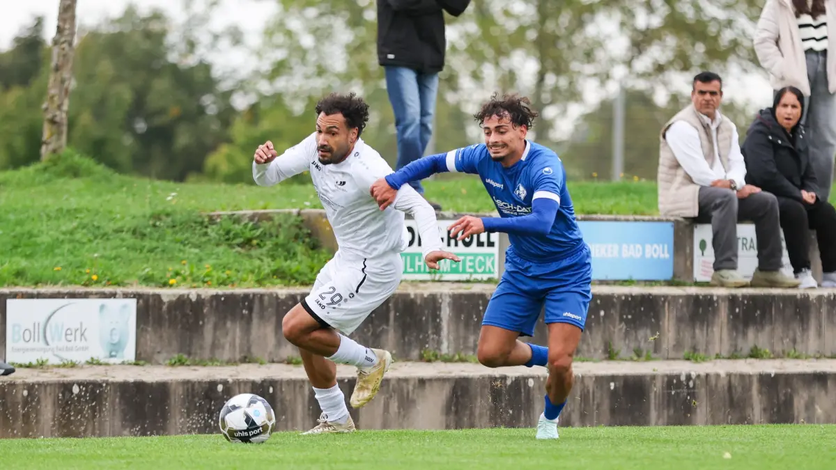 TSV Bad Boll - 1. FC Eislingen: TSV Bad Boll - 1. FC Eislingen
Toni Terell Suddoth (29) TSV und Mete Yalcin (26)