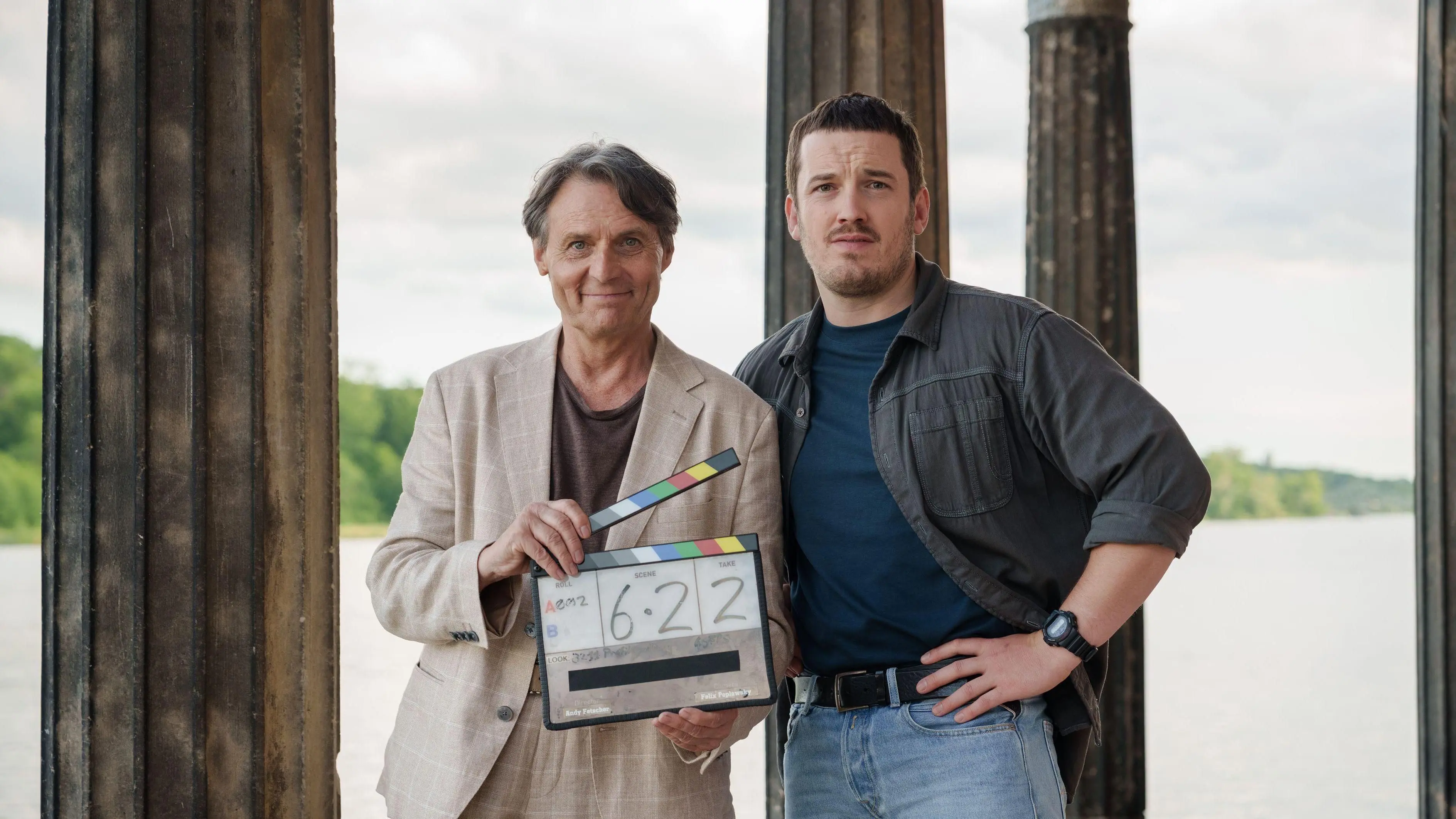 Wolfgang Bahro spielt im RTL-Krimi "Haveltod" den Profiler Armin Weber. Sein Filmsohn Gregor Weber (Felix Kreutzer) unterstützt ihn.