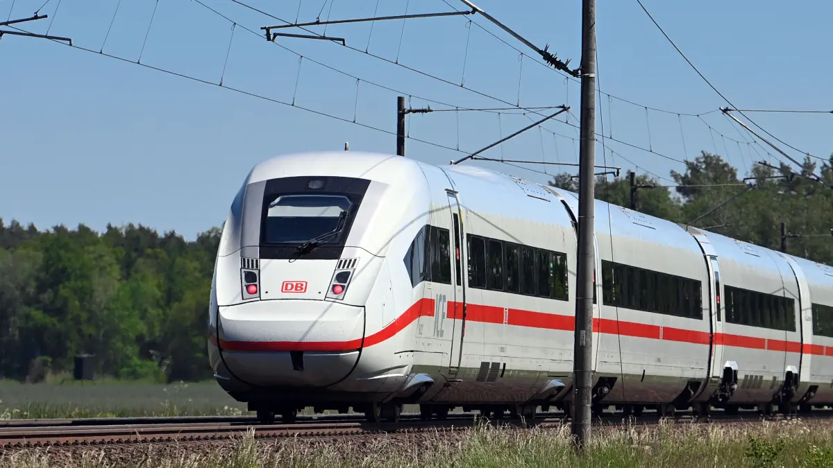 Gibt es eine Ermäßigung beim 63-Euro-Ticket für Rentner, Studenten oder als Jobticket? Alle Infos rund ums Deutschlandticket.