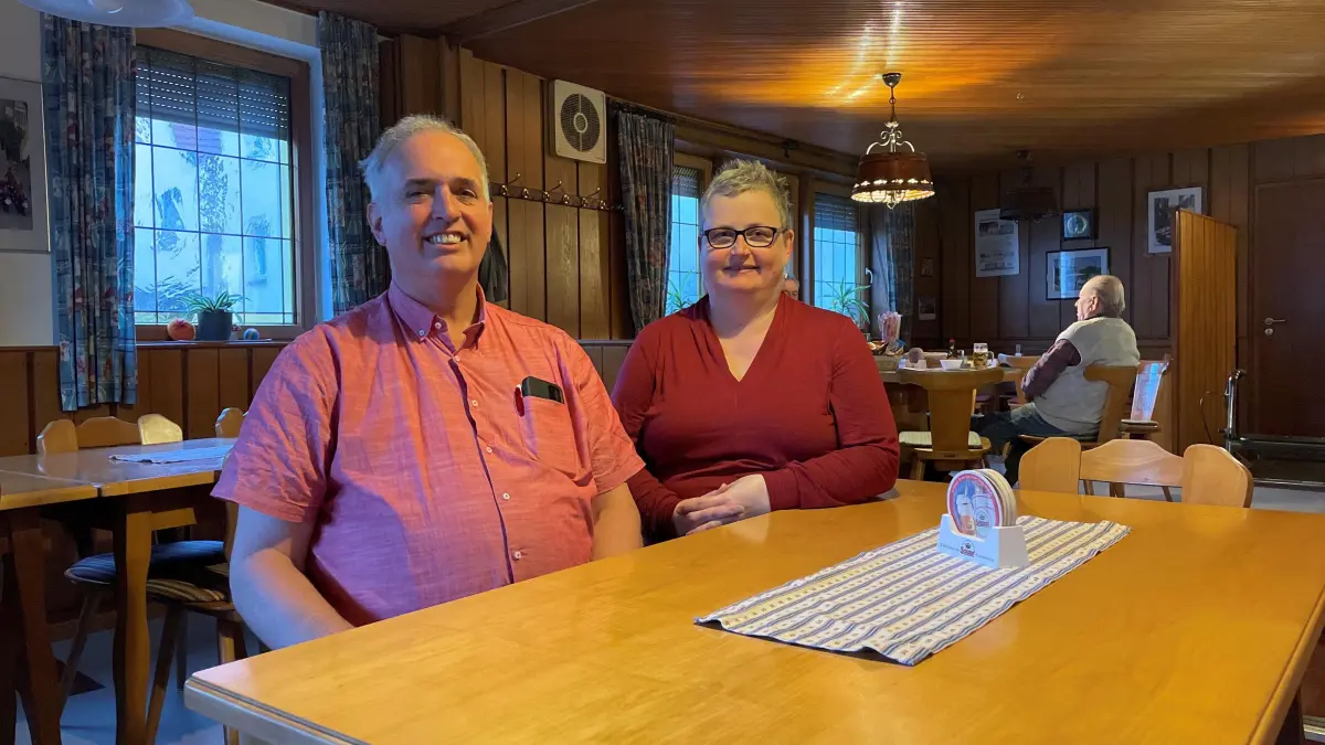 (ohne Überschrift): Vorsicht: Dieses Foto ist möglicherweise nur für den einstigen Verlag Schwäbisches Tagblatt verwendbar. Armin und Stefanie Neu, Wirt und Wirtin im ausgezeichneten Gasthaus "Zur Eintracht" in Rottenburg. Bild: Uschi Hahn