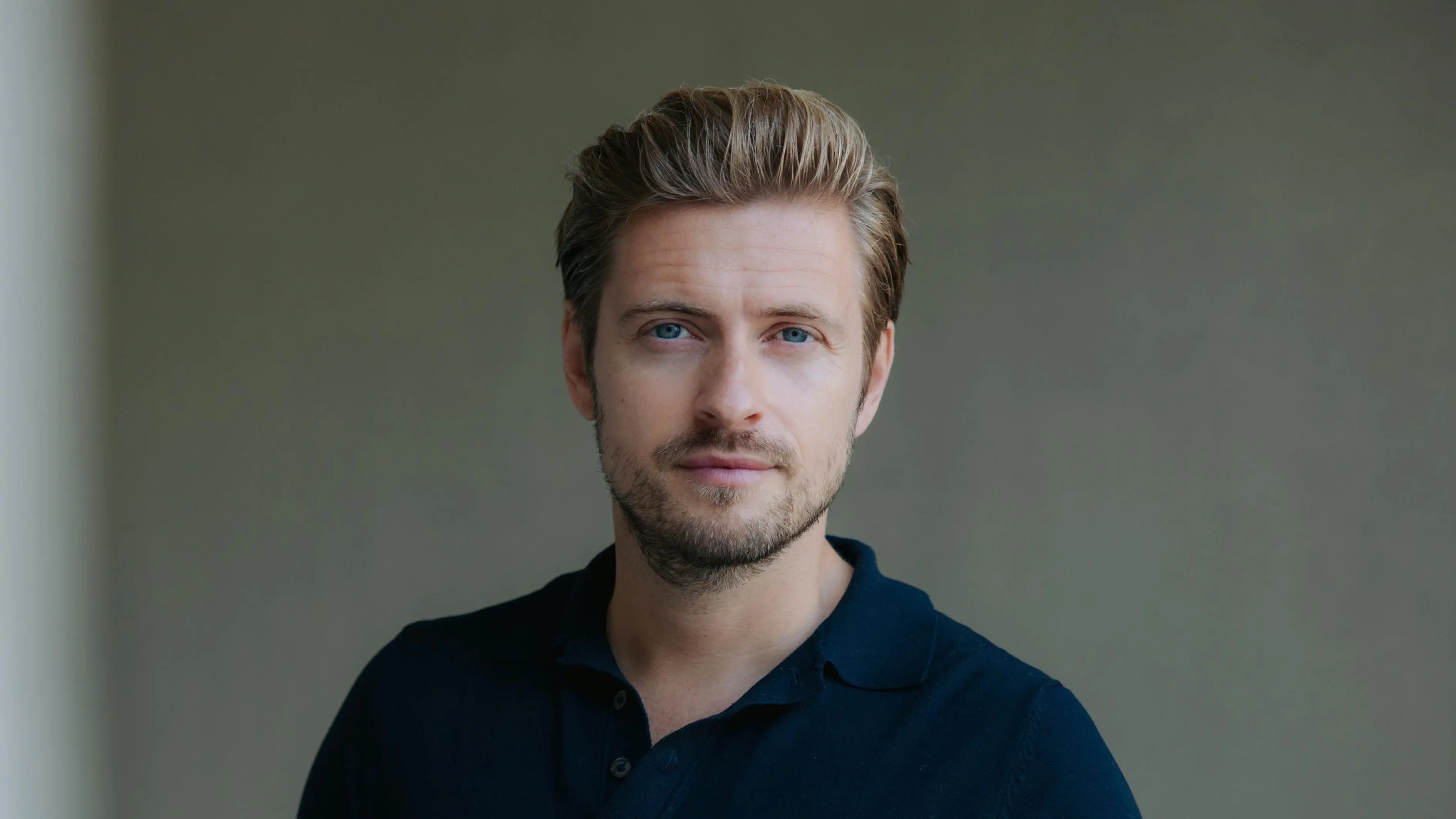 Philip (Jörn Schlönvoigt ist zurück in Berlin. Der Grund ist allerdings eine tödliche Krankheit.