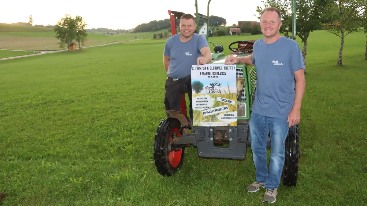 Die Vorsitzenden Philipp Franke (links) und Patrick Bodmer freuen sich auf ihre nächste Veranstaltung: das Traktoren- und Oldtimertreffen zwischen Nusplingen und Schwenningen. Dieses geht am Freitag, 3. Oktober, ab 10.30 Uhr über die Bühne.