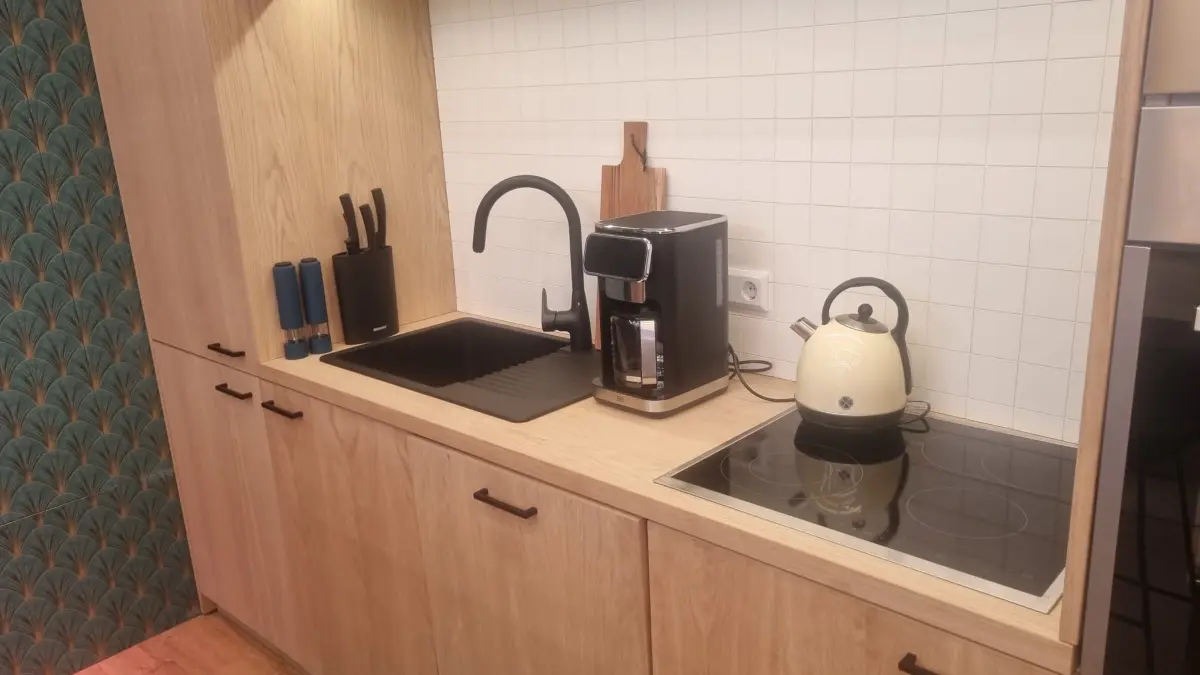 Die Küche in der Musterwohnung ist klein aber fein.