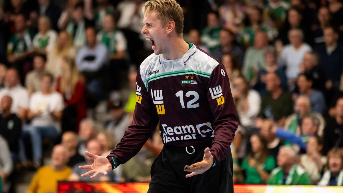 FRISCH AUF! Goeppingen (FAG) vs. TSV Hannover-Burgdorf (HAN), Handball, Maenner, Daikin Handball Bundesliga (HBL), 7. Spieltag, Spielzeit 2025/2026, 04.10.2025: Kristian SAEVERAS (FRISCH AUF! Goeppingen, #12) jubelt/freut sich, Jubel, Emotion, Freude, Begeisterung, positive Emotionen
FRISCH AUF! Goeppingen (FAG) vs. TSV Hannover-Burgdorf (HAN), Handball, Maenner, Daikin Handball Bundesliga (HBL), 7. Spieltag, Spielzeit 2025/2026, 04.10.2025
Foto: Eibner-Pressefoto/Oliver Schmidt