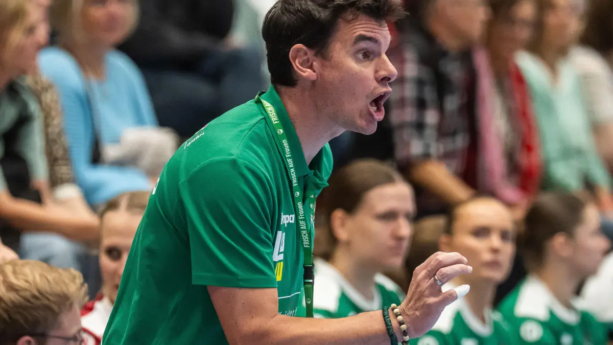 Buxtehuder SV vs. Frisch Auf Goeppingen, Handball, 1. Bundesliga, Spielzeit 2025/2026, 05.10.2025: Nico Kiener, Cheftrainer (Frisch Auf Frauen) lautstark, Buxtehuder SV vs. Frisch Auf Goeppingen, Handball, 1. Bundesliga, Spielzeit 2025/2026, 05.10.2025
Foto: Eibner-Pressefoto/Michael Schmidt