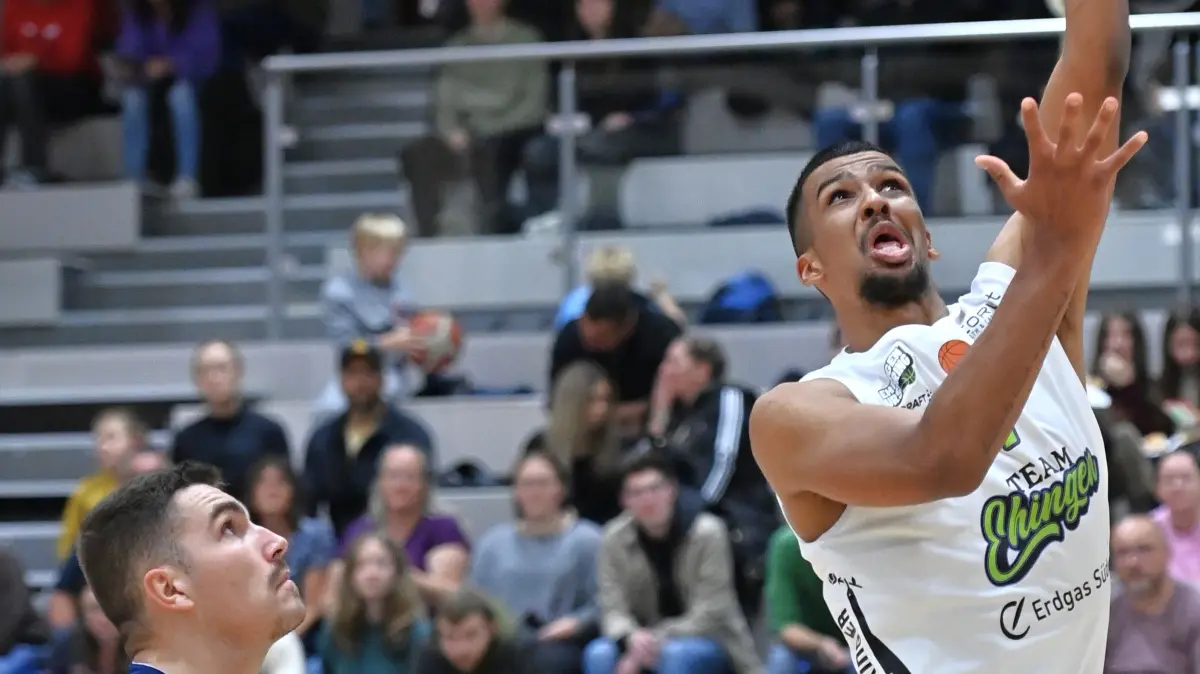 Team Ehingen Urspring - VfL Bensheim 110:61 1. Regionalliga Basketball Jamal Latrell Großkopf