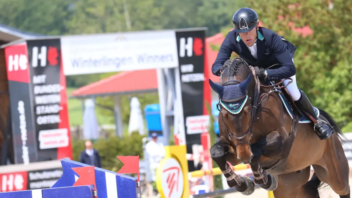 Der Sieger des Dreisterne-Großen Preises von Bisingen, hier an Pfingsten bei den Winterlingen Winners im Parcours, ist der aus Köln stammende Springreiter Tim Hoster vom RFV Pfullendorf.