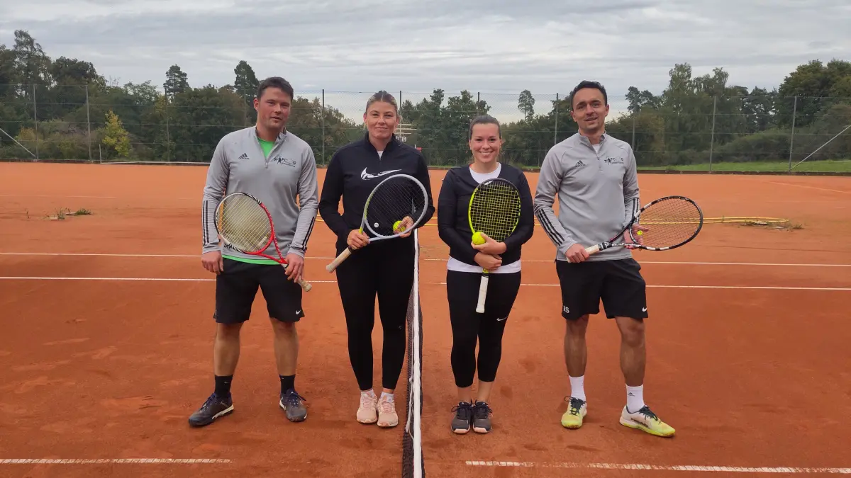 Nach dem Showeinzel gab es auch noch ein Mixed-Spiel. Mit dabei: Sebastian Hanfstein, Sabrina Bischof, Stefanie Dettling und Raphael Singer (von links). Dettling und Singer behielten hier die Oberhand.
