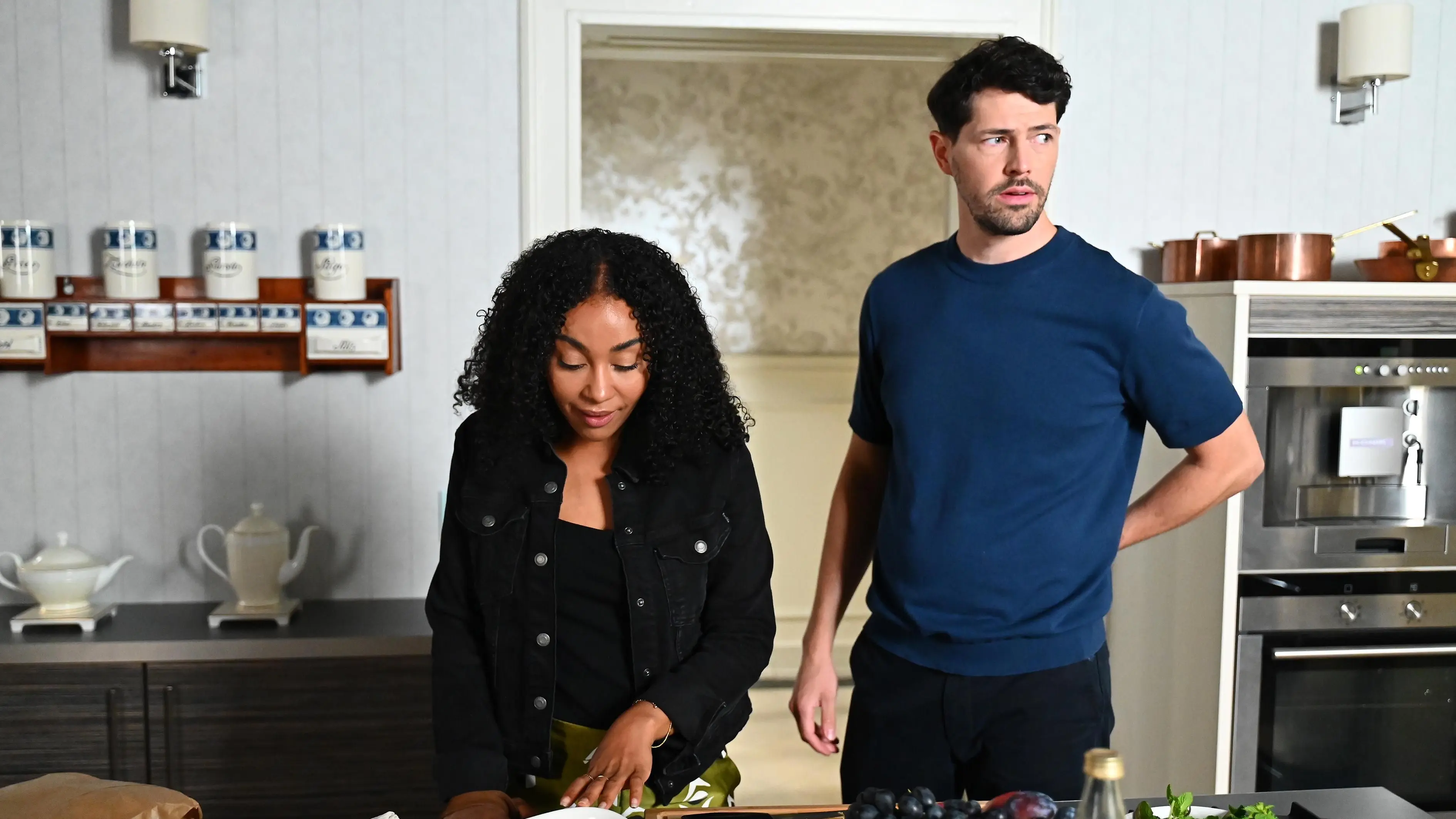 Jan (Daniel Noah) ist todkrank und will Imani (Féréba Koné) sein Leid ersparen.