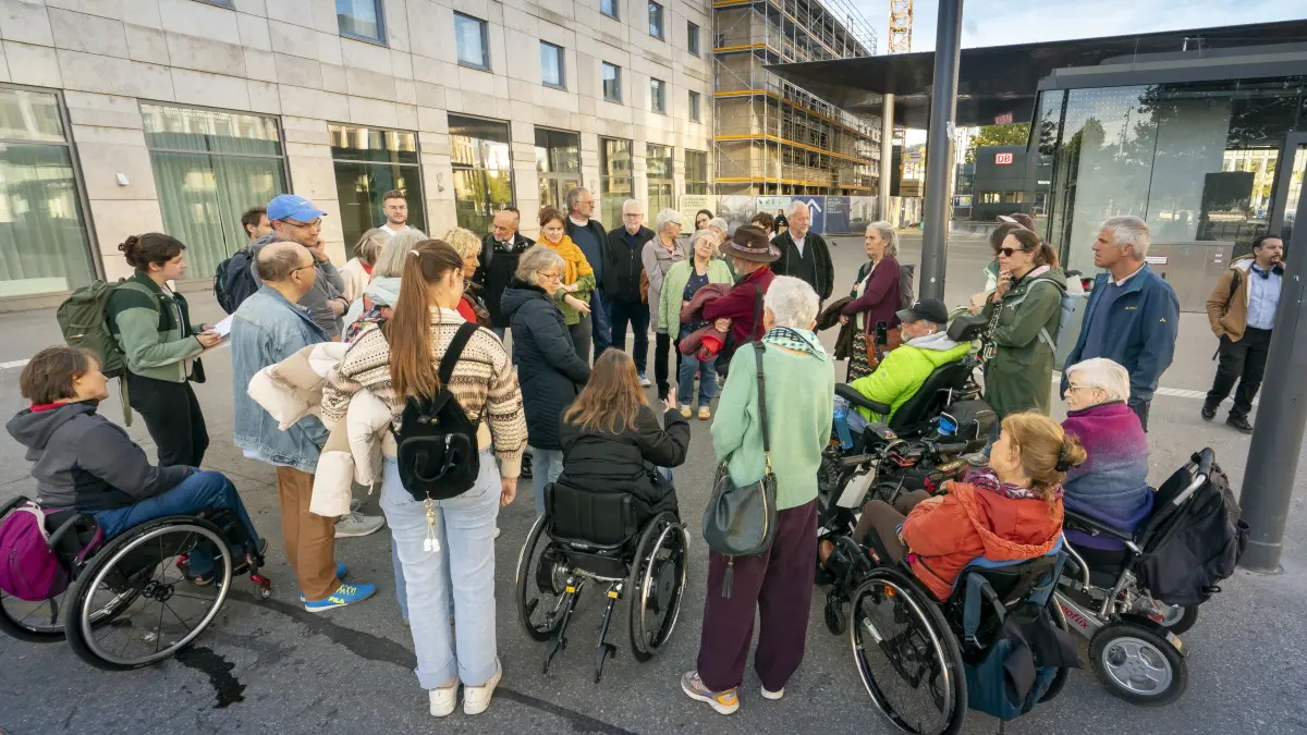 Fußverkehrs-Check - zweite Begehung. Vom ZOB über den Bahnhofsvorplatz, Keltergasse,