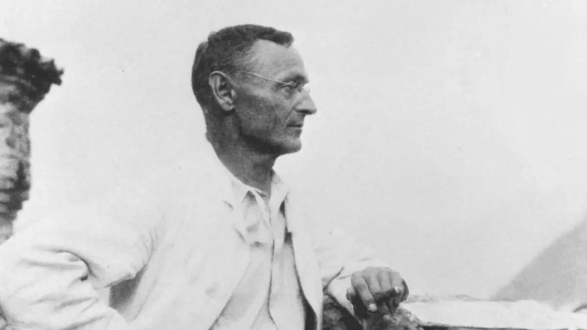 Der Schriftsteller und Nobelpreisträger Hermann Hesse, geb. Calw 02.07.1877, gest. Montagnola (Tessin, Schweiz) 09.08.1962. Das Foto von 1929 zeigt ihn in der Casa Camuzzi in Montagnola, wo er zwischen 1919 und 1931 wohnte.